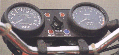 Cockpit der RD250 '75